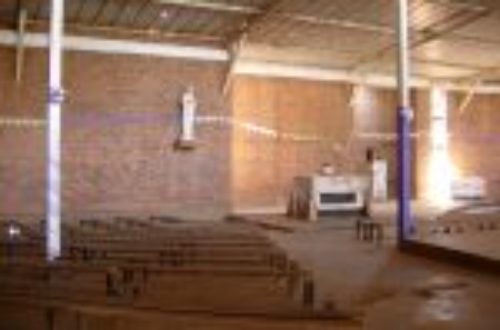Article : A Nyamata, les vêtements des morts sont entassés sur les bancs de la chapelle